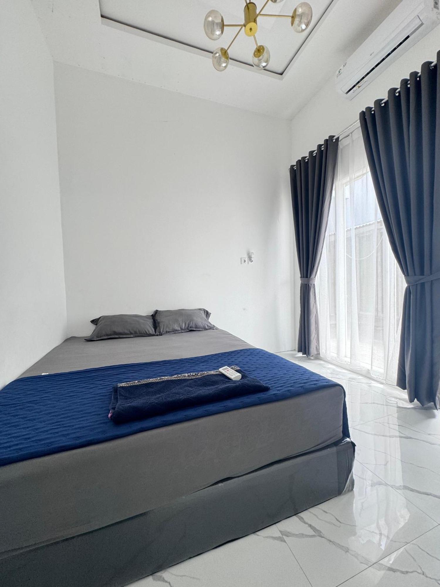 Mila Homestay Padang  Exterior photo