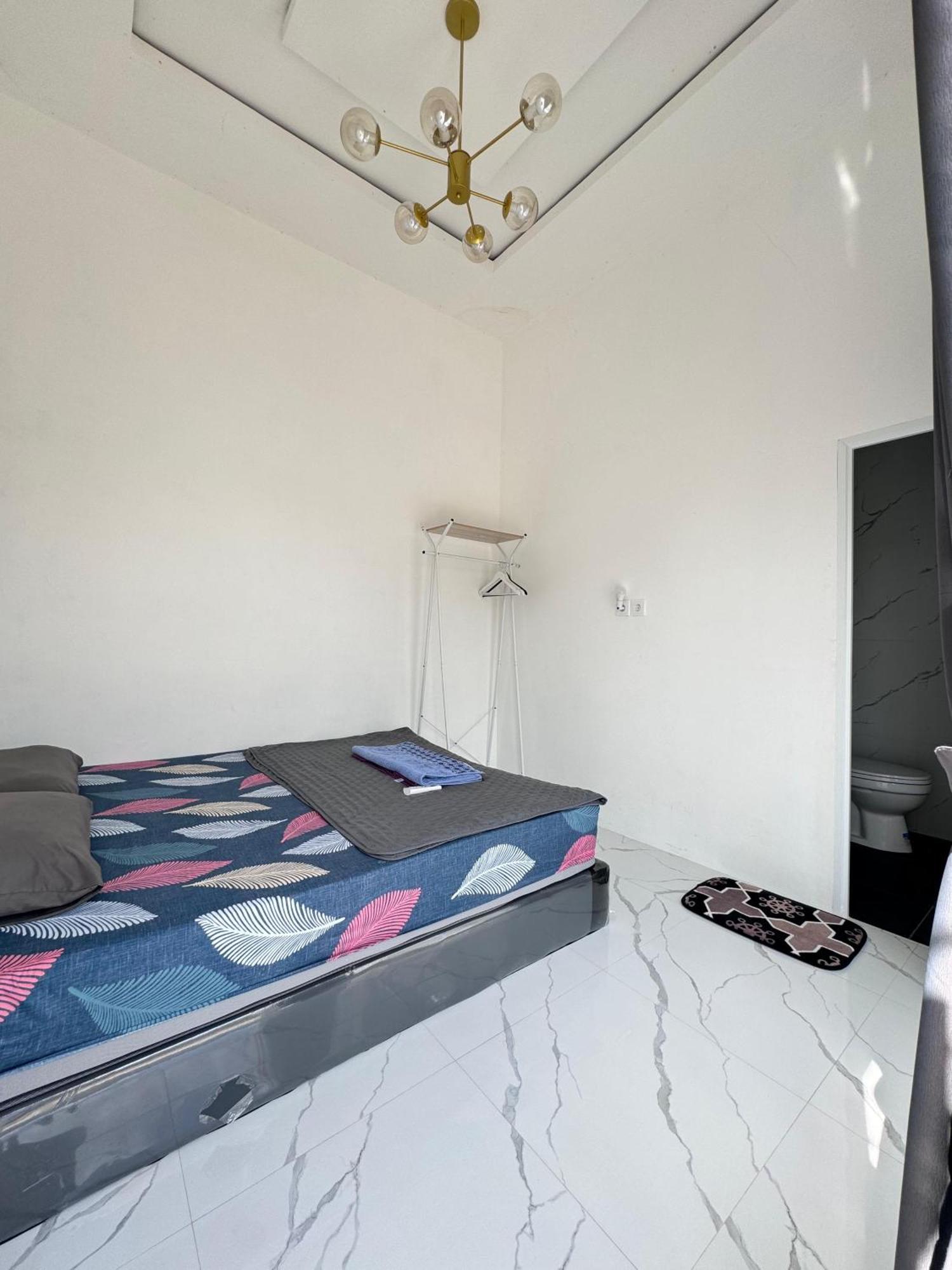 Mila Homestay Padang  Exterior photo